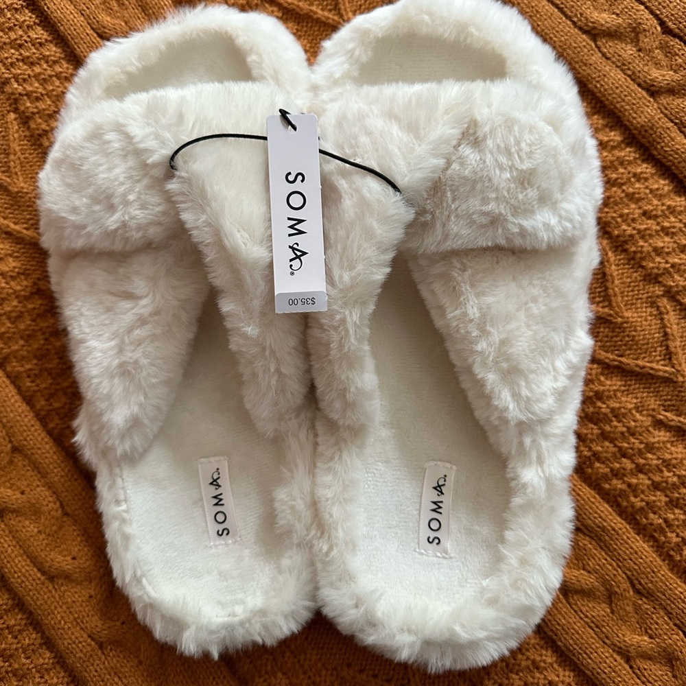 Soma White Cozy Plush Slippers